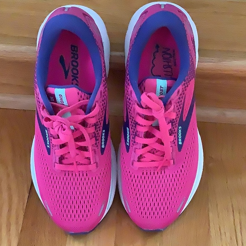 Brooks Ghost 14 in women's 8. Awesome bright pink with purple trim.